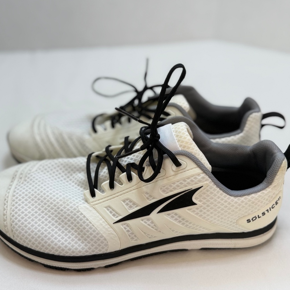 Altra Solstice XT 2 White Black Cross Training Shoes Mens 11